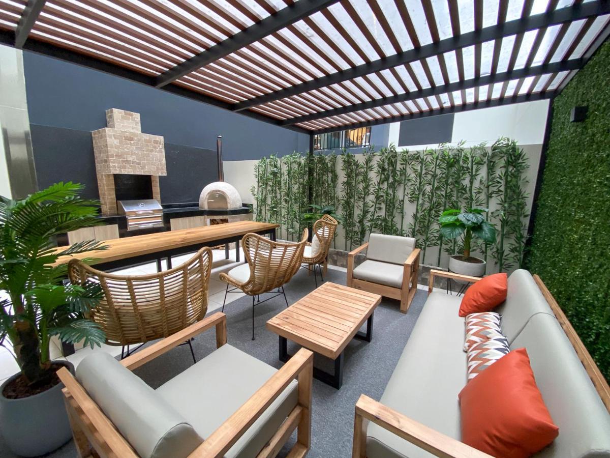 Silvia's New Spacious Patio Pad Apartment