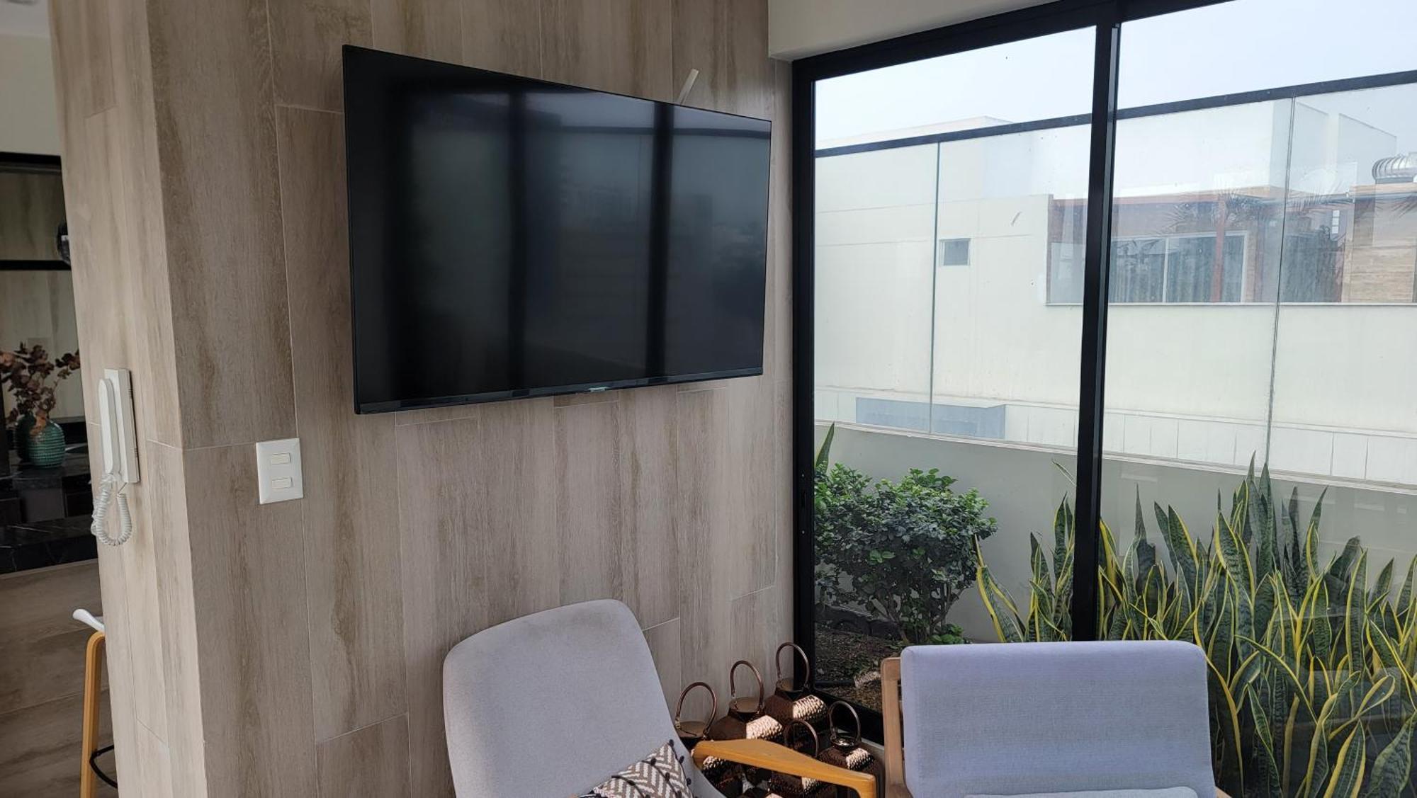 Apartment Silvia's New Spacious Patio Pad Lima